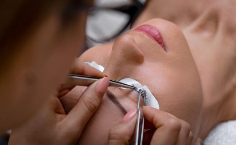 Extensions de cils : prix, durée, inconvénients | Danity