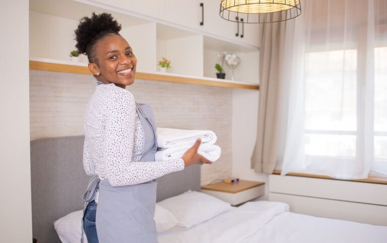 aide menagere dans chambre parentale