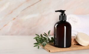 Shampoing solide vs shampoing liquide