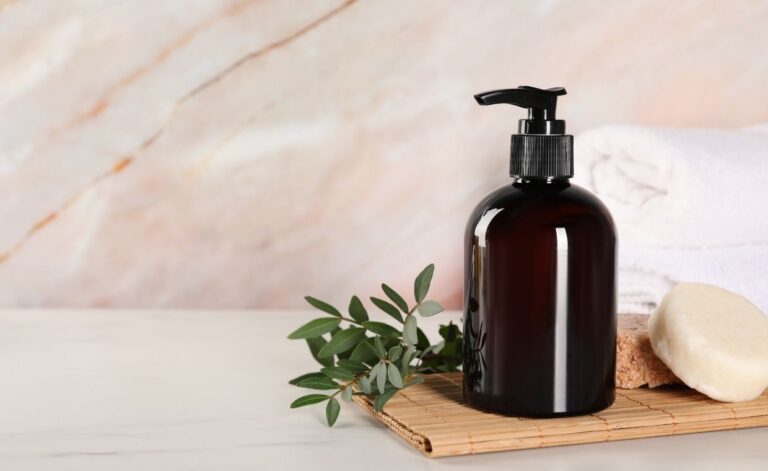Shampoing solide vs shampoing liquide