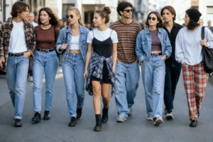 Les 10 vêtements incontournables des années 90 qui font leur grand retour
